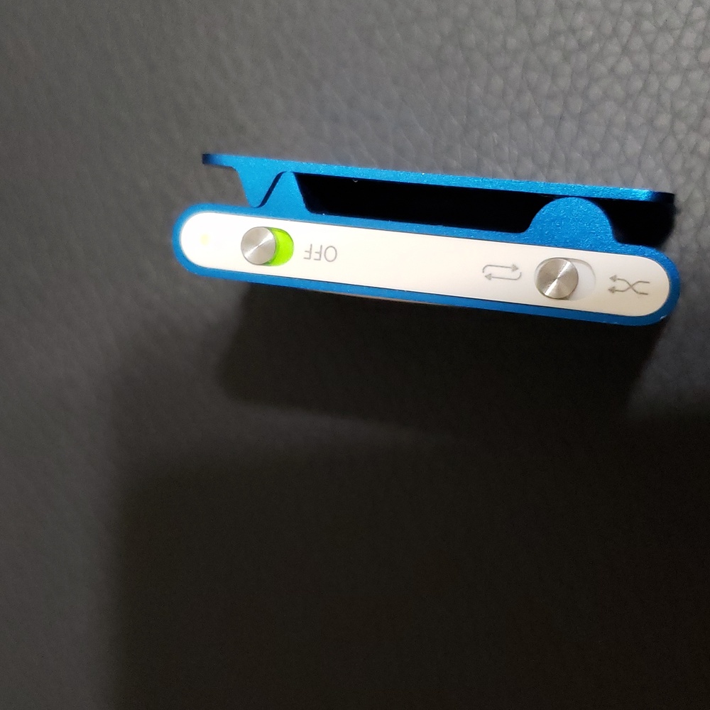 Apple iPod Shuffle 1GB Turquoise Blue Docking Charger Earphones - Picture 7 of 8